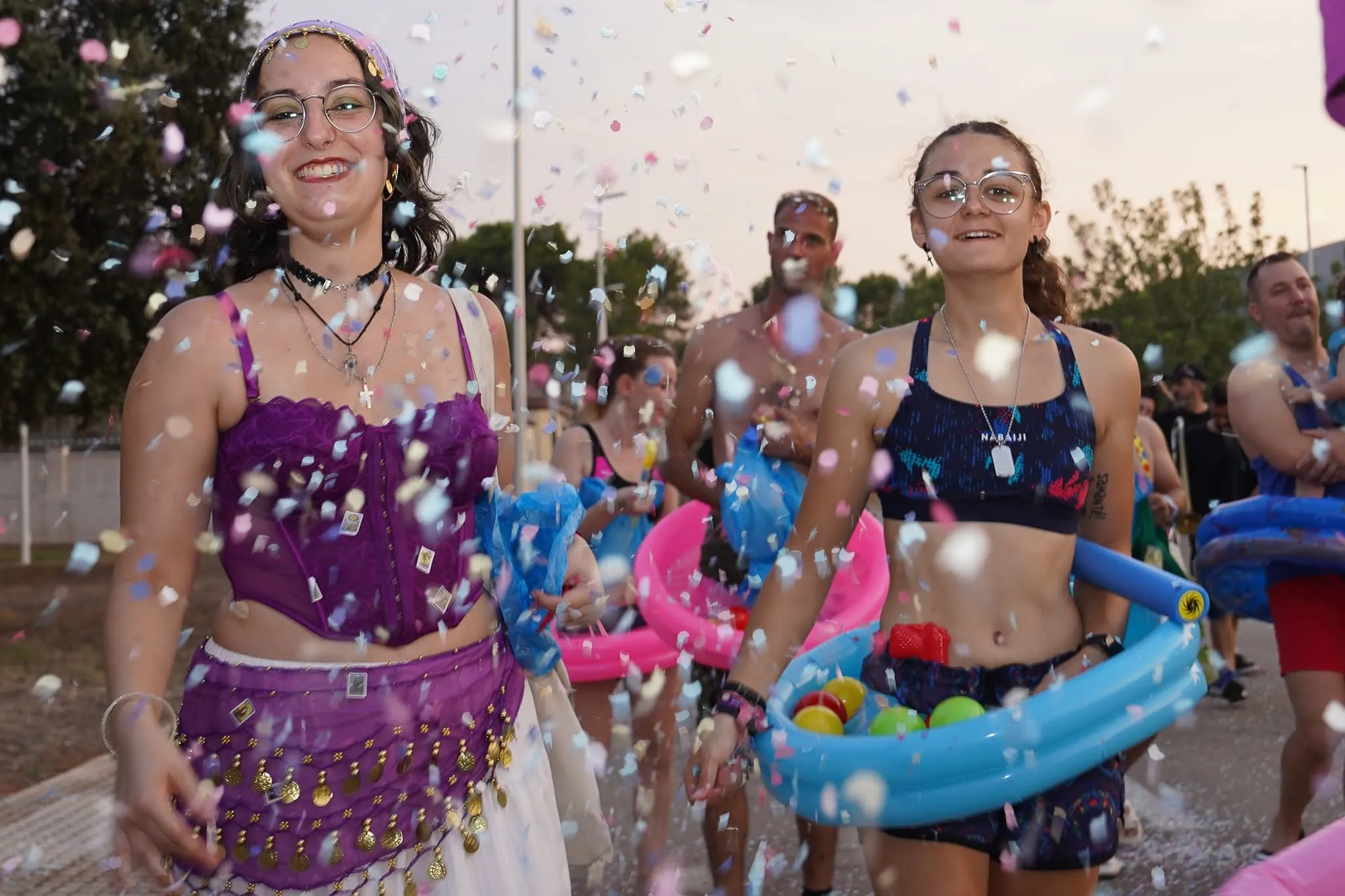 amigas-disfrazadas-marxuquera-2025