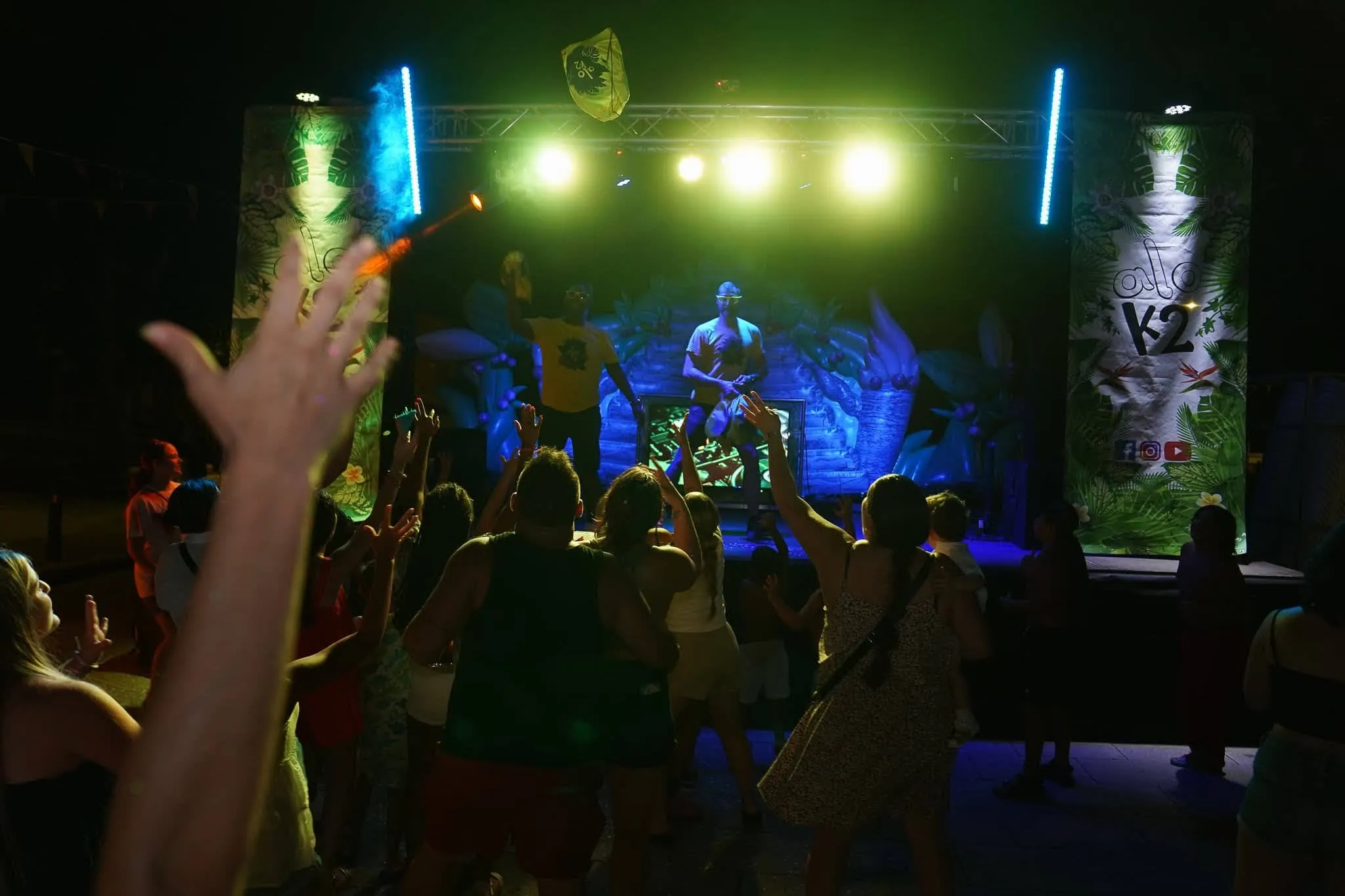 publico-bailando-orquesta-alok2-marxuquera-2025