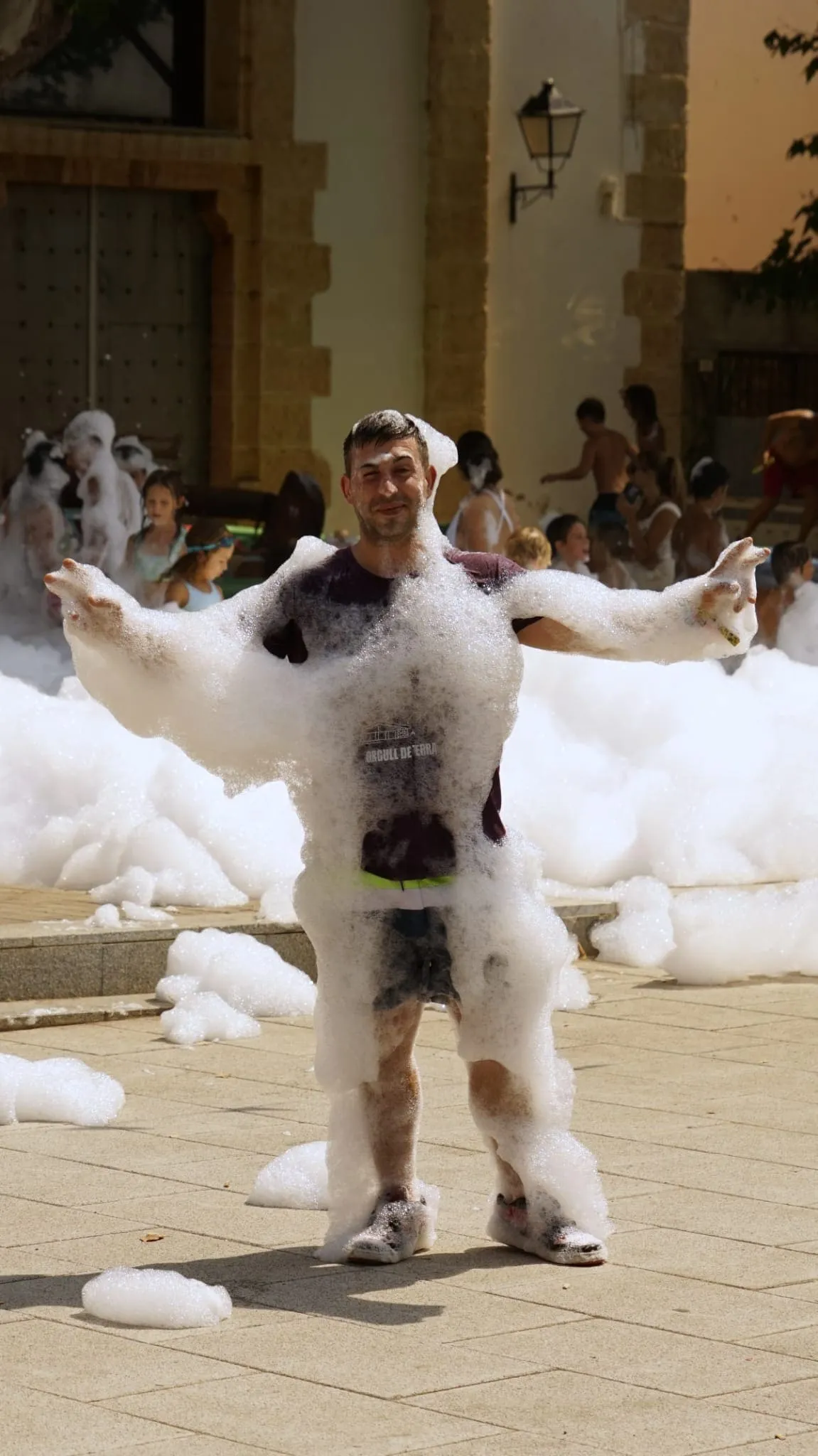 vecino-espuma-diversion-marxuquera-2025