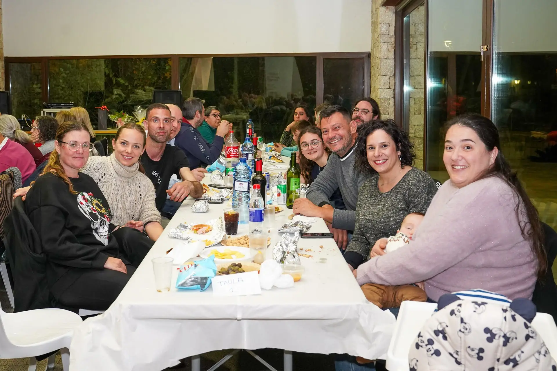 Comisión de festes de Marxuquera disfrutando de la cena de sobaquillo en Sant Antoni 2025